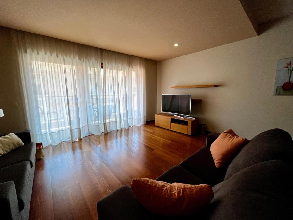 E&M Apartment Luz Esterno foto